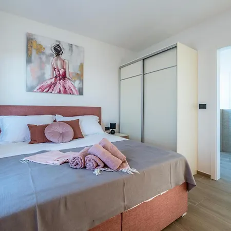 Amazing In With Heated Swimming Pool Сasa de vacaciones *