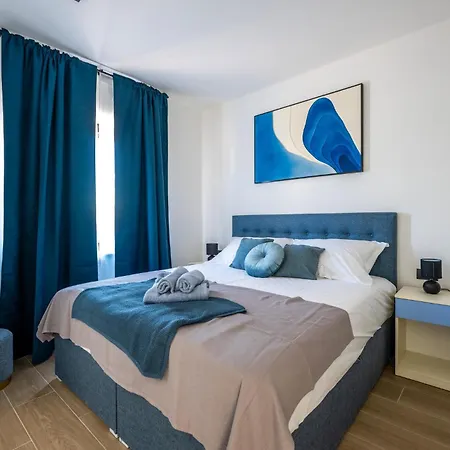 Amazing In With Heated Swimming Pool Vakantiehuis
