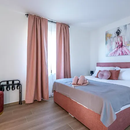 Amazing In With Heated Swimming Pool Vakantiehuis *