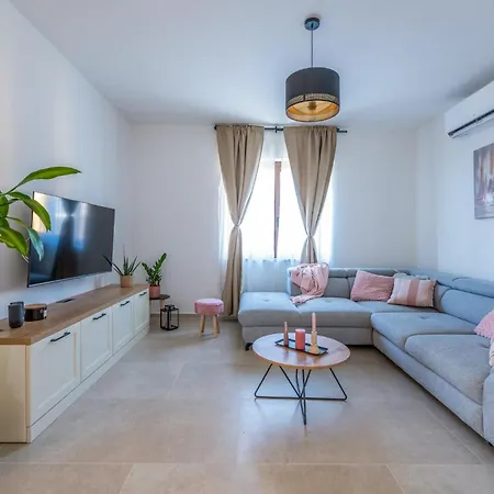Holiday home Amazing In With Heated Swimming Pool