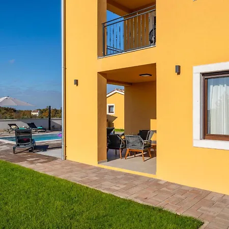 Amazing In With Heated Swimming Pool Holiday home Gajana