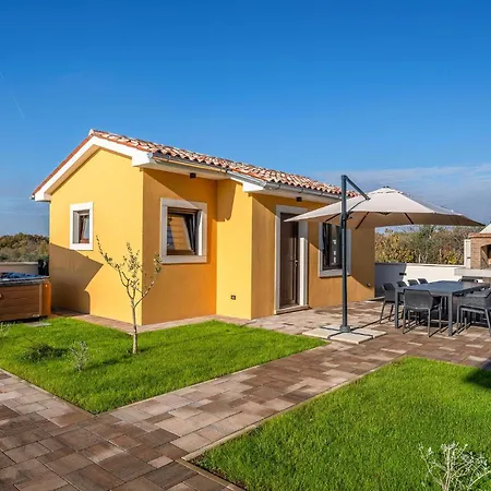 Amazing In With Heated Swimming Pool