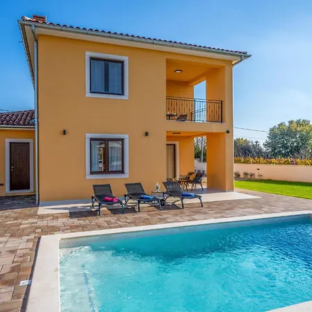 Amazing In With Heated Swimming Pool Holiday home
